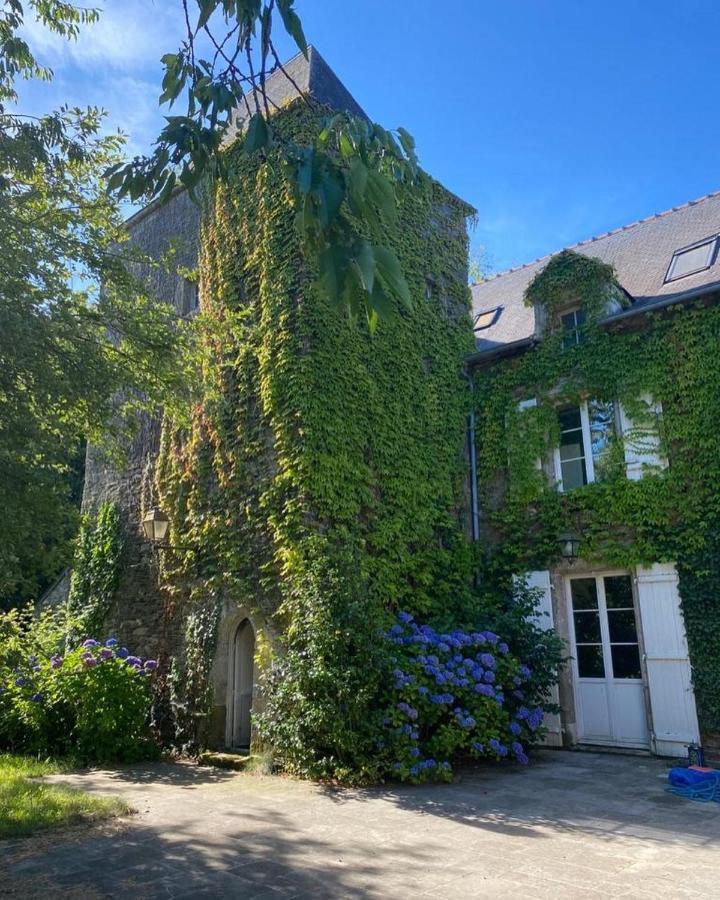 Manoir Du Vau D Arz Gites Et Chambres D Hotes Avec Piscine Malansac Exterior foto