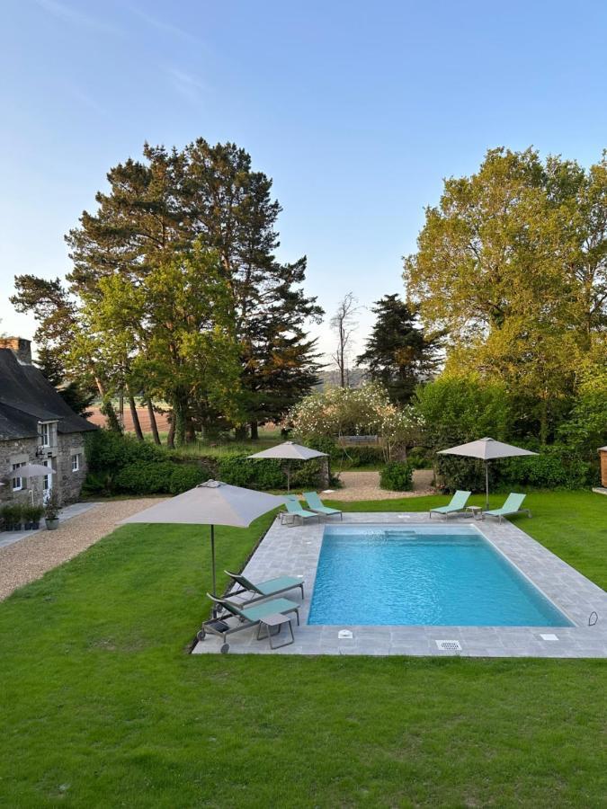 Manoir Du Vau D Arz Gites Et Chambres D Hotes Avec Piscine Malansac Exterior foto