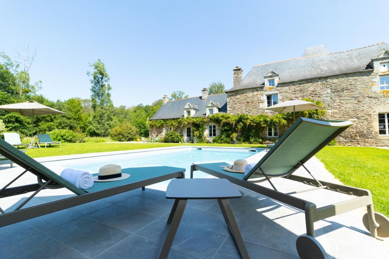 Manoir Du Vau D Arz Gites Et Chambres D Hotes Avec Piscine Malansac Exterior foto