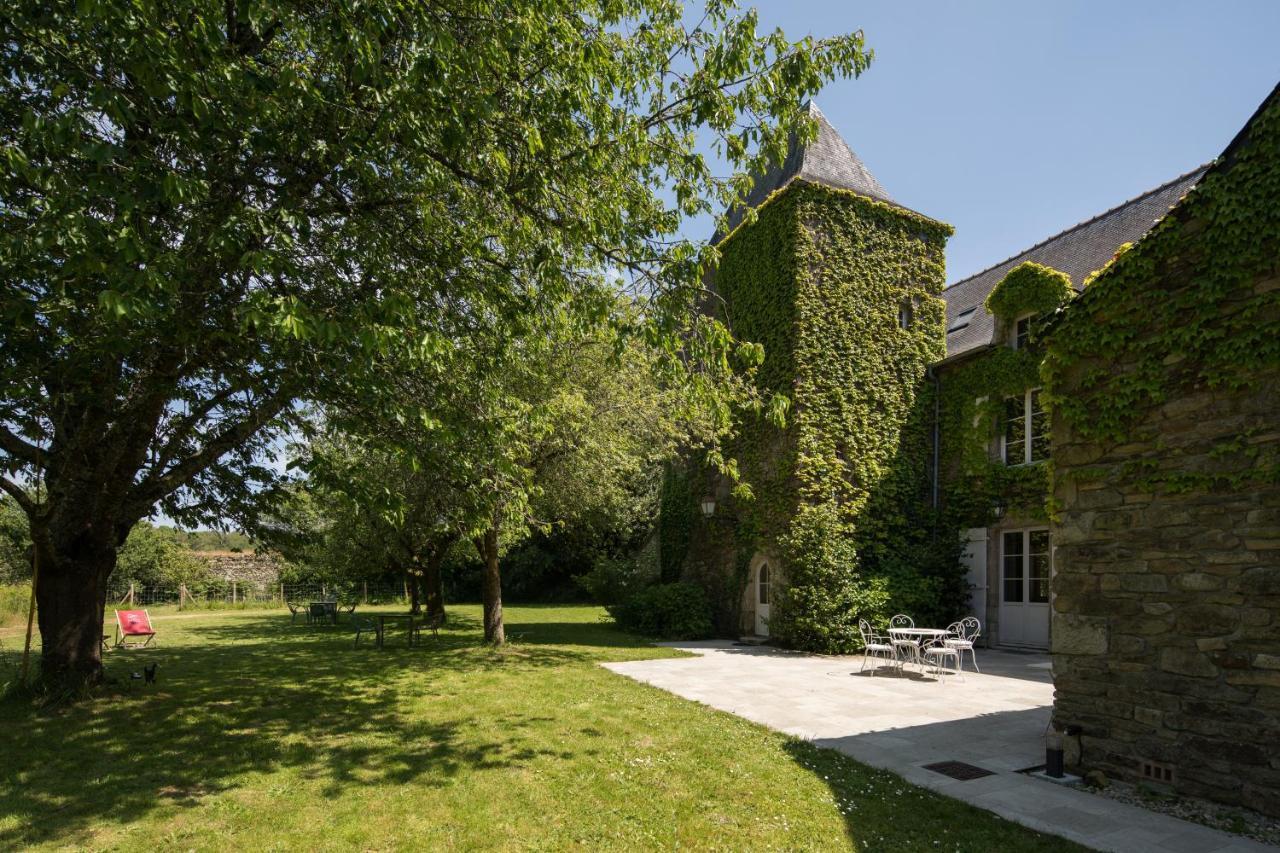 Manoir Du Vau D Arz Gites Et Chambres D Hotes Avec Piscine Malansac Exterior foto